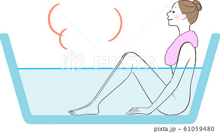 半身浴する女性 半身浴する女性 61059480