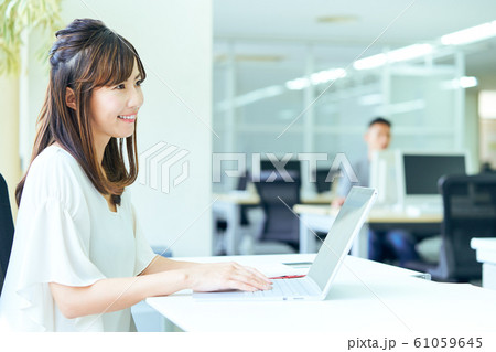 明るいビジネスイメージ 61059645