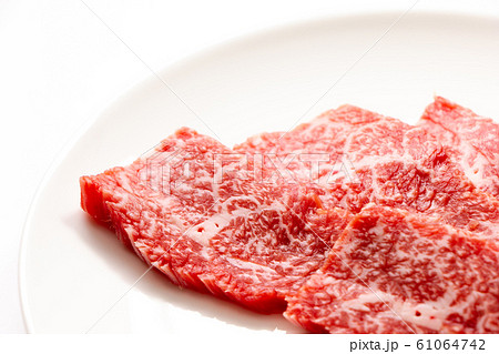 焼肉用牛肉。国産牛上カルビ。 61064742