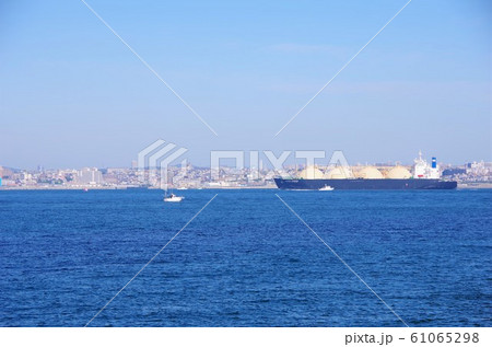 明石海峡　船　淡路島側から 61065298