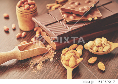 chocolate bar and nuts chocolate bar and nuts 61069017
