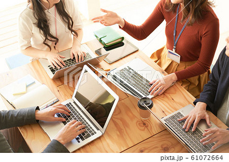 ビジネスイメージ ミーティング ビジネスイメージ ミーティング 61072664
