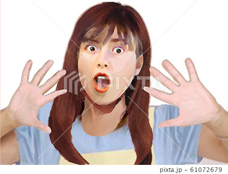 驚く女性 61072679