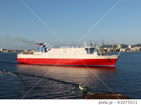 神戸港に入港するこうべエクスプレス 61075011