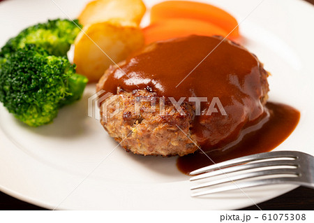 デミグラスハンバーグ 61075308