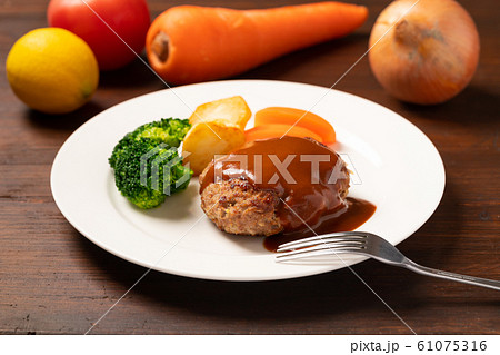 デミグラスハンバーグ 61075316