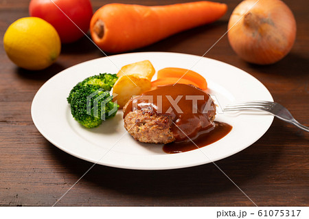 デミグラスハンバーグ 61075317