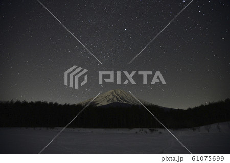 富士山　星空　＜全国育樹祭記念広場＞ 61075699