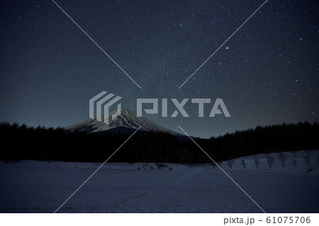 富士山 星空 <全国育樹祭記念広場> 富士山 星空 <全国育樹祭記念広場> 61075706