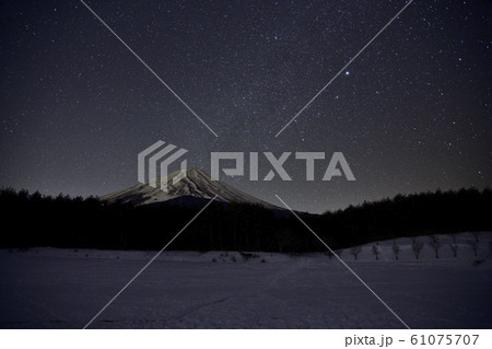 富士山　星空　＜全国育樹祭記念広場＞ 61075707