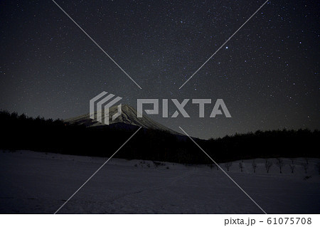 富士山　星空　＜全国育樹祭記念広場＞ 61075708