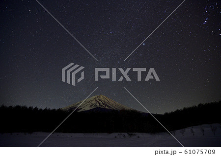 富士山　星空　＜全国育樹祭記念広場＞ 61075709