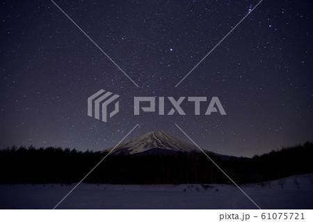 富士山 星空 <全国育樹祭記念広場> 富士山 星空 <全国育樹祭記念広場> 61075721