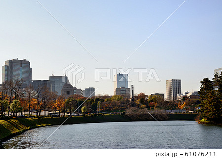 東京 晩秋の皇居周辺 桜田濠と都市風景 放送局など 東京 晩秋の皇居周辺 桜田濠と都市風景 放送局など 61076211