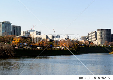 東京 晩秋の皇居周辺 桜田濠と都市風景 放送局など 東京 晩秋の皇居周辺 桜田濠と都市風景 放送局など 61076215