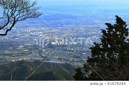 大山から望む伊勢原の町 大山から望む伊勢原の町 61076283
