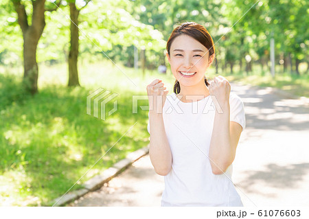 フィットネスイメージ　女性  61076603