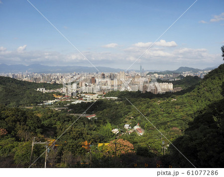 台湾新北市の南山福徳宮からの台湾101 台湾新北市の南山福徳宮からの台湾101 61077286