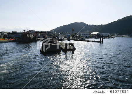 鹿児島県指宿市山川金生町の山川港　鹿児島県指宿市の鹿児島湾入口 61077834