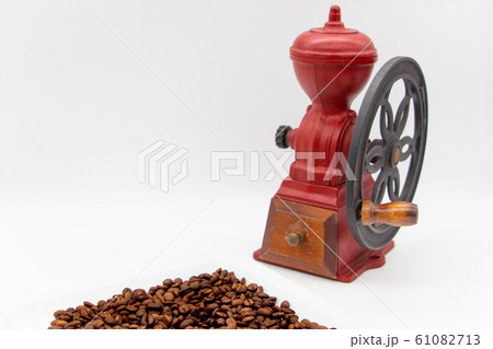 コーヒー豆 コーヒーミルとコーヒー豆 コーヒー豆 コーヒーミルとコーヒー豆 61082713