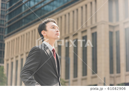ビジネスマン 海外出張 ビジネスマン 海外出張 61082906