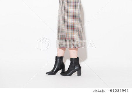 女性　足元　パーツ 61082942