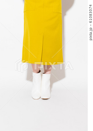 女性　足元　パーツ 61083074