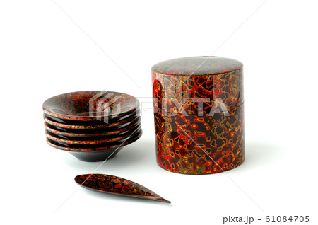 津軽塗の茶筒と茶たくと茶さじ 津軽塗の茶筒と茶たくと茶さじ 61084705