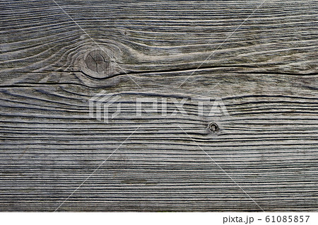 厚く素朴な木目板 61085857