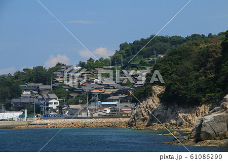 フェリーから眺める瀬戸内アートの島男木島 フェリーから眺める瀬戸内アートの島男木島 61086290