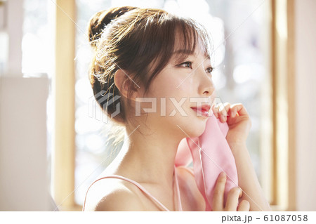 女性 女 女の子 61087058
