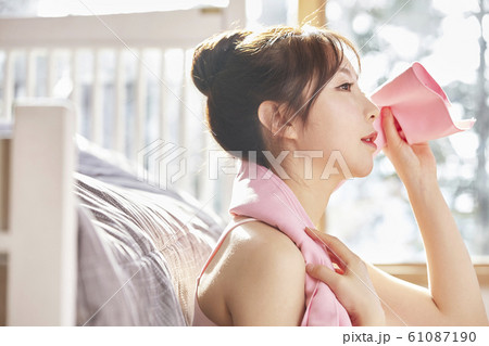女性 女 女の子 61087190