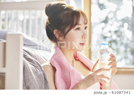 女性 女 女の子 61087341