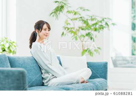 若い女性 61088281