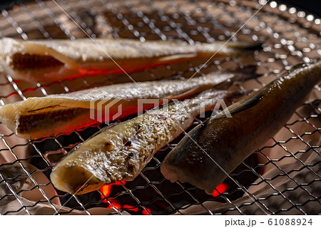 焼き魚の炙りイメージ 焼き魚の炙りイメージ 61088924
