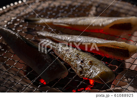 焼き魚の炙りイメージ 焼き魚の炙りイメージ 61088925