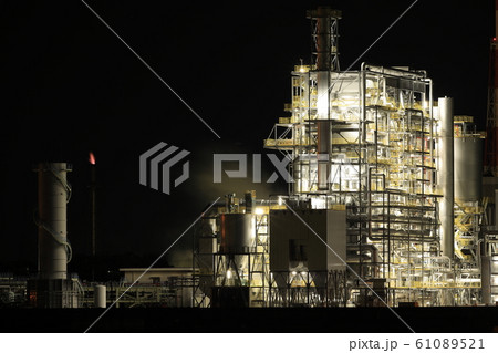 四日市　霞ヶ浦緑地公園から望む工場夜景 61089521