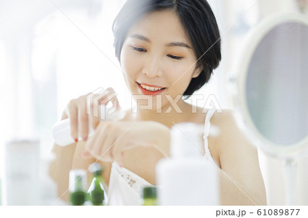 woman, beauty, skincare, make up woman, beauty, skincare, make up 61089877