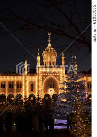 デンマーク　コペンハーゲン　チボリ　クリスマス　Copenhagen  Tivoli   61097955