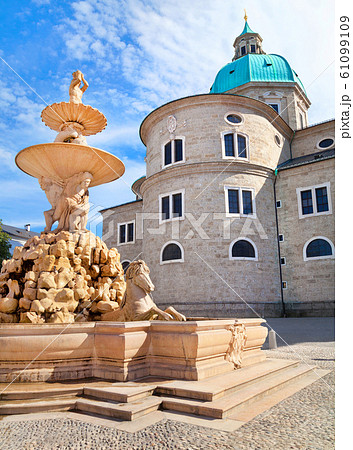 Residenzbrunnen with Salzburg Cathedral in the background on Residenzplatz in Salzburg, Austria Residenzbrunnen with Salzburg Cathedral in the background on Residenzplatz in Salzburg, Austria 61099109