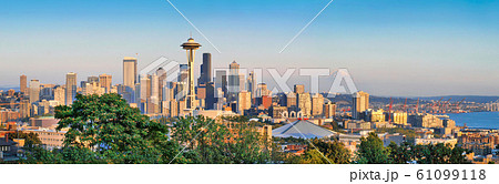 Seattle skyline panorama at sunset, Washington State, USA 61099118