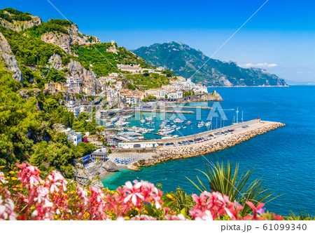 Amalfi Coast With Beautiful Gulf Of Salerno の写真素材 61099340 Pixta