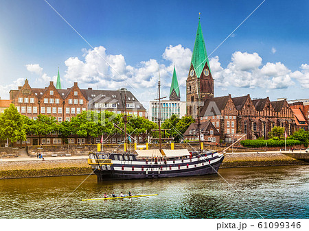 Historic town of Bremen with Weser river, Germany Historic town of Bremen with Weser river, Germany 61099346