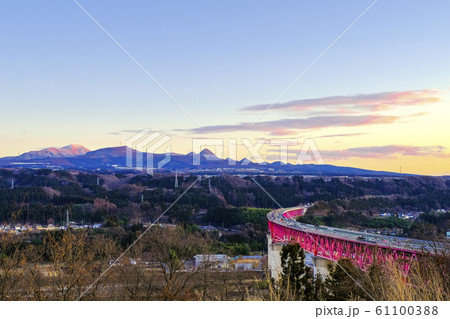 黄昏の片品川橋 61100388