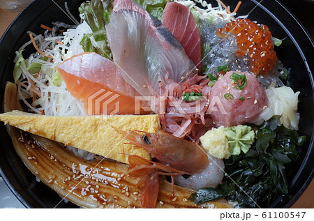 海鮮丼 61100547