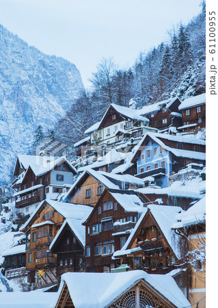 Hallstatt in mystic twilight in winter, Salzkammergut region, Austria 61100955