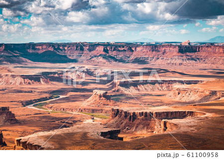 Green River overlook in Canyonlands National Park, Utah, USA 61100958