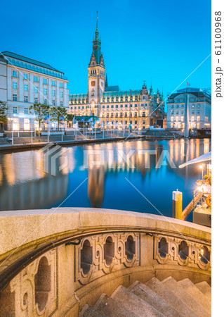 Hamburg city hall with Binnenalster at twilight, Germany 61100968