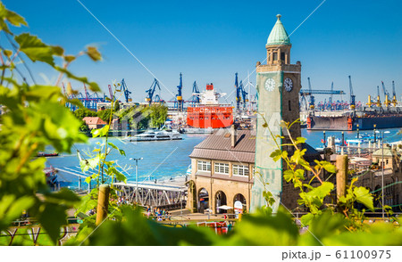 Hamburg Landungsbrucken with Elbe river in summer, Hamburg Landungsbrucken with Elbe river in summer, 61100975