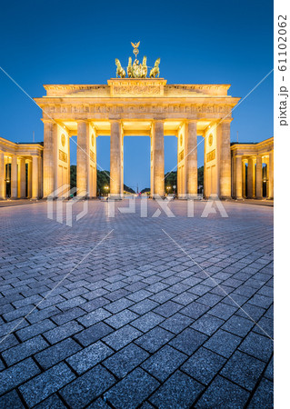 Brandenburg Gate in twilight, Berlin, Germany 61102062